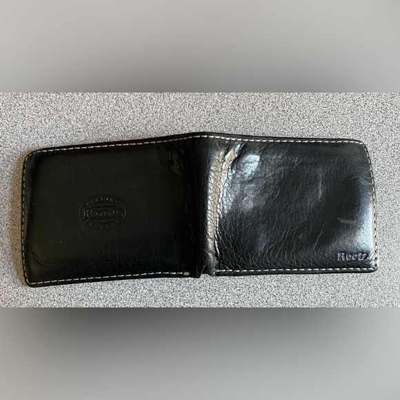 Vintage Roots Canada Black Leather Wallet - Picture 6 of 16